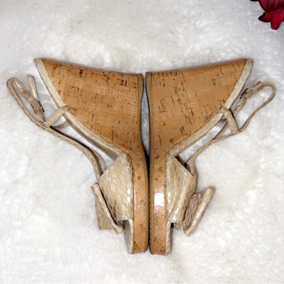 STUART WEITZMAN Snake Skin Bow Wedge Sandal - Picture 6 of 9